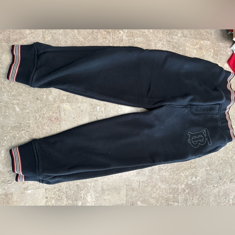Pants  use Burberry for boys Color black size 8
